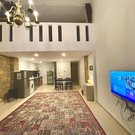 Проживание в семье Klokkari - Cozy Center By Platform 357 *